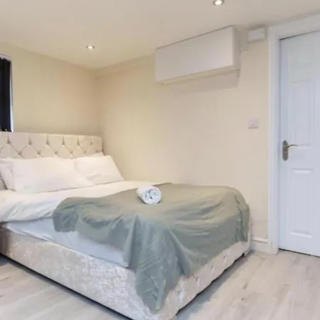 Dior House Leeds (West Yorkshire)